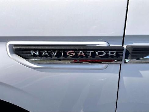 Used 2022 Lincoln Navigator Reserve AWD/4WD image 23
