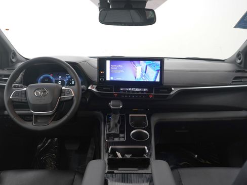 Used 2025 Toyota Sienna XSE image 16