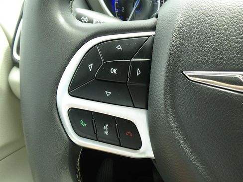 Certified 2024 Chrysler Pacifica Touring-L FWD image 20