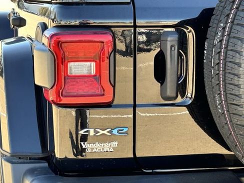 Used 2023 Jeep Wrangler Unlimited Sahara image 7