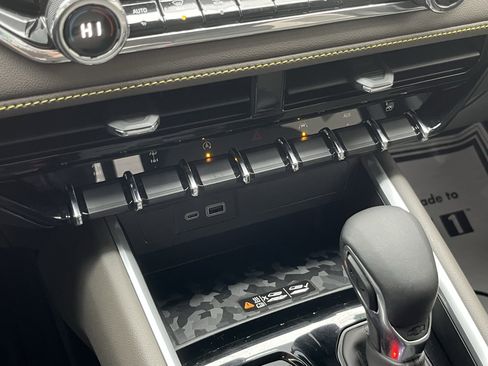 Used 2024 Chevrolet Colorado ZR2 w/ ZR2 Bison Edition image 33