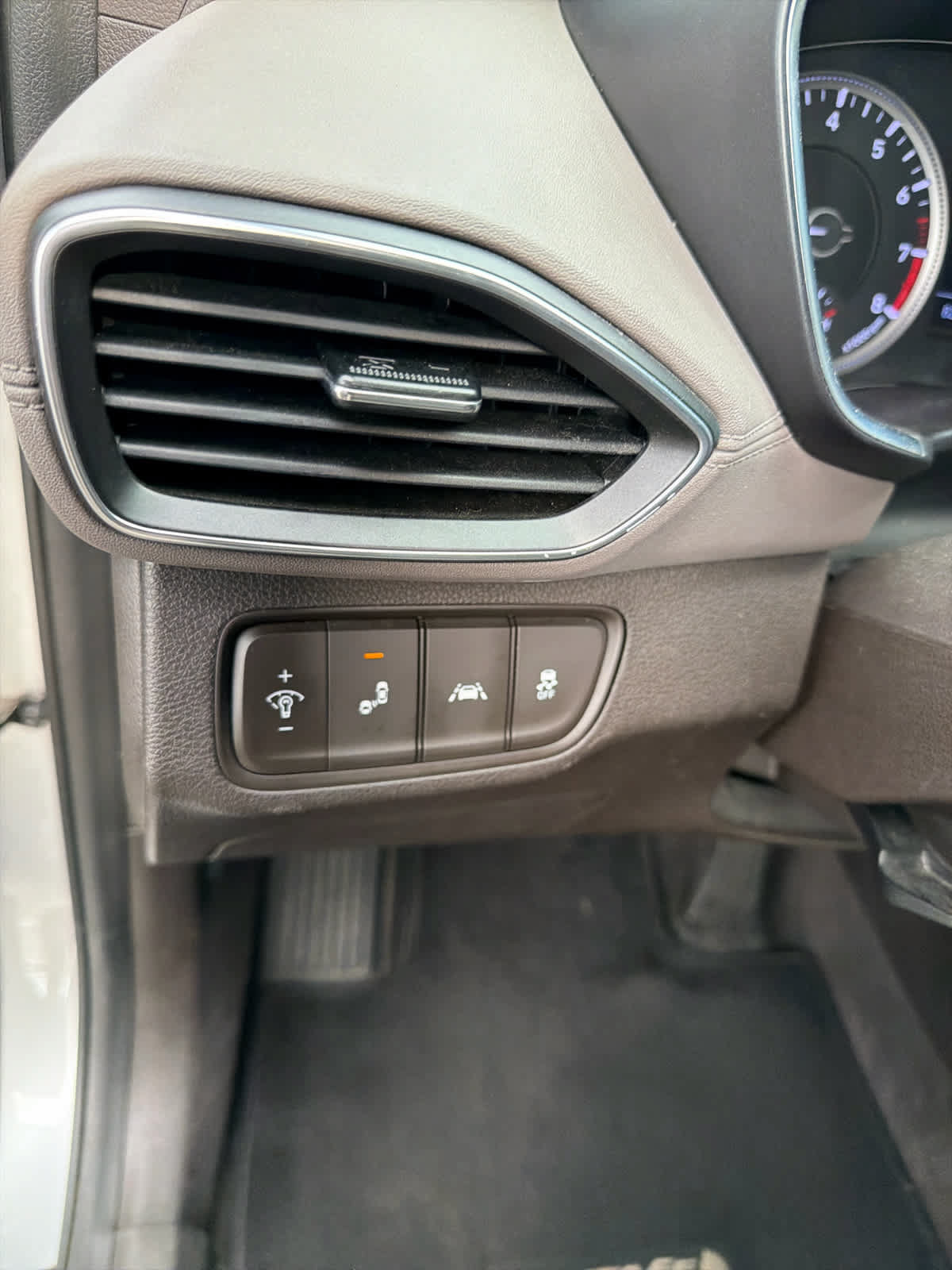 Used 2019 Hyundai Santa Fe SE FWD image 16