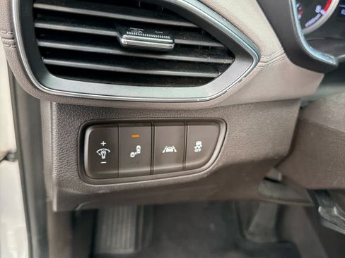 Used 2019 Hyundai Santa Fe SE FWD image 16