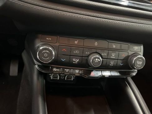 Used 2024 Dodge Durango SXT image 12