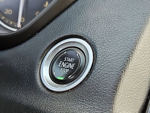 Used 2022 Cadillac XT4 Premium Luxury w/ Safety Alert Package FWD image 16