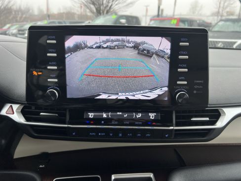 Used 2023 Toyota Sienna XLE image 19