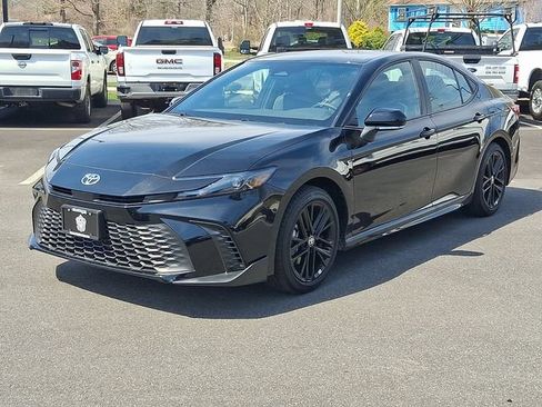 Used 2026 Toyota Camry SE FWD image 3