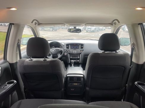 Used 2020 Nissan Pathfinder SV image 14