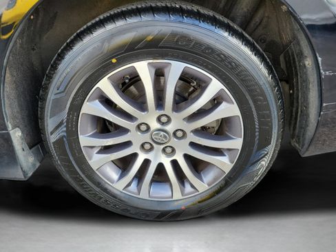 Used 2020 Toyota Sienna XLE image 8