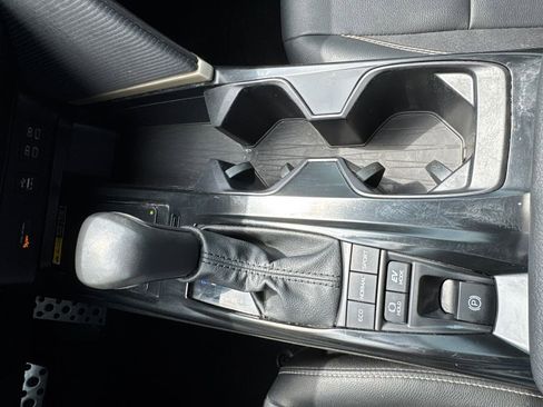 Used 2025 Toyota Camry SE image 29