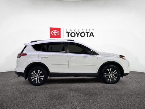 Used 2017 Toyota RAV4 LE image 9