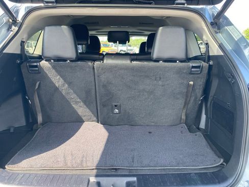 Used 2020 Toyota Highlander XLE FWD image 35