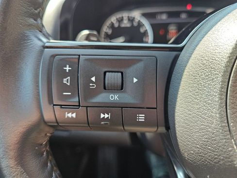 Used 2024 Nissan Pathfinder SL AWD/4WD image 26