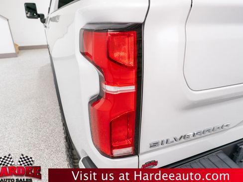 Used 2024 Chevrolet Silverado 2500 High Country w/ High Country Premium Package image 9