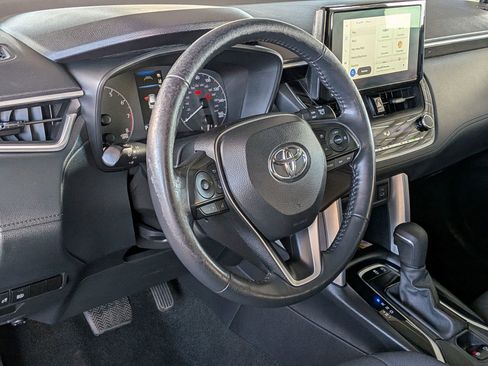 Certified 2023 Toyota Corolla Cross LE image 14