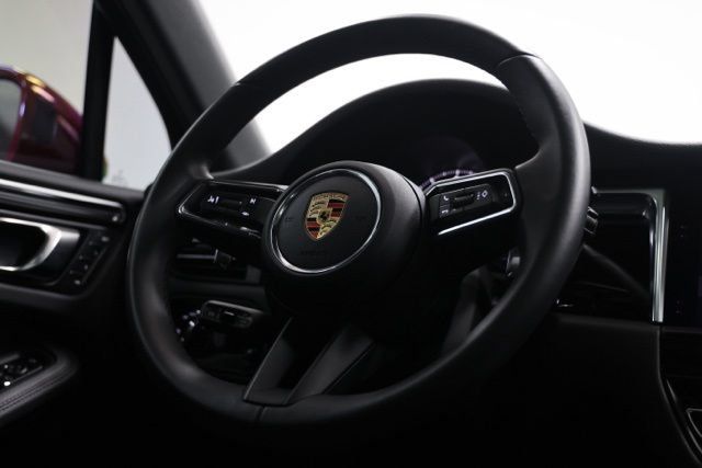 Used 2025 Porsche Macan AWD/4WD image 41