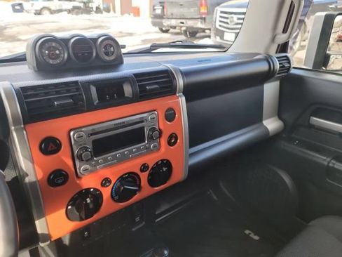 Used 2014 Toyota FJ Cruiser 4WD w/ Convenience Package image 21