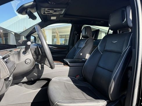 Used 2021 Cadillac Escalade ESV Premium Luxury w/ LPO, Radiant Package image 17