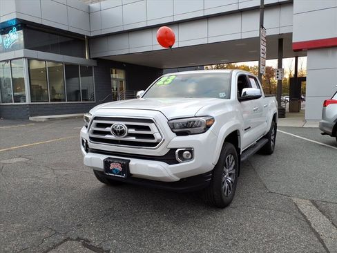 Certified 2023 Toyota Tacoma Limited image 3