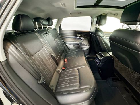 Used 2021 Audi e-tron Prestige w/ Prestige Package image 26