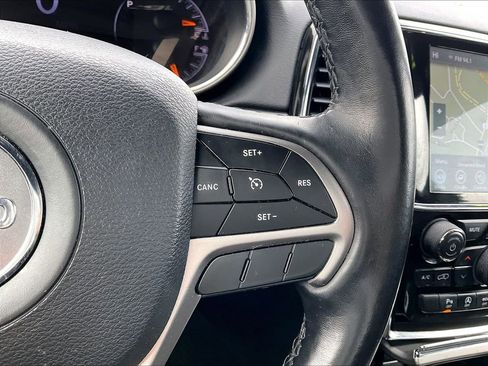 Used 2020 Jeep Grand Cherokee Altitude image 23