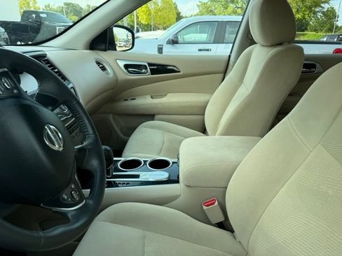 Used 2016 Nissan Pathfinder SV FWD image 7