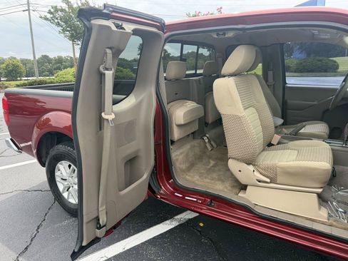 Used 2015 Nissan Frontier SV RWD image 18