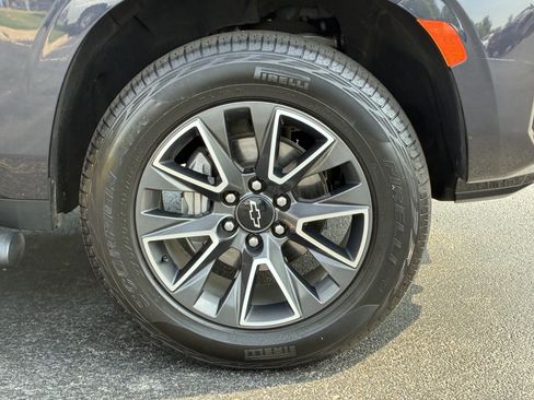 Used 2022 Chevrolet Tahoe Z71 w/ Luxury Package AWD/4WD image 5