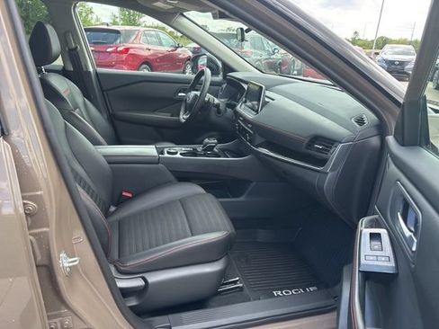 Used 2025 Nissan Rogue SV AWD/4WD image 21
