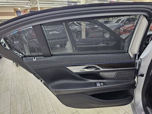 Used 2020 BMW 740i image 42