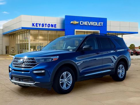 Used 2021 Ford Explorer XLT w/ Equipment Group 202A AWD/4WD image 3