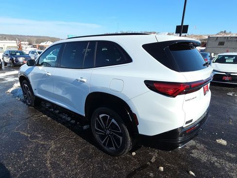 Used 2025 Buick Enclave Sport Touring image 6