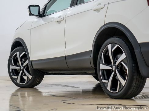 Used 2022 Nissan Rogue Sport SL w/ Premium Package image 11