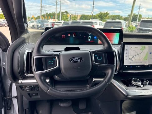 Used 2026 Ford Expedition Platinum w/ Stealth Performance Package AWD/4WD image 14