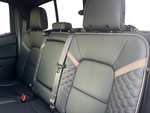 Used 2023 GMC Canyon Denali image 13