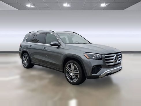 Used 2025 Mercedes-Benz GLS 450 4MATIC image 6