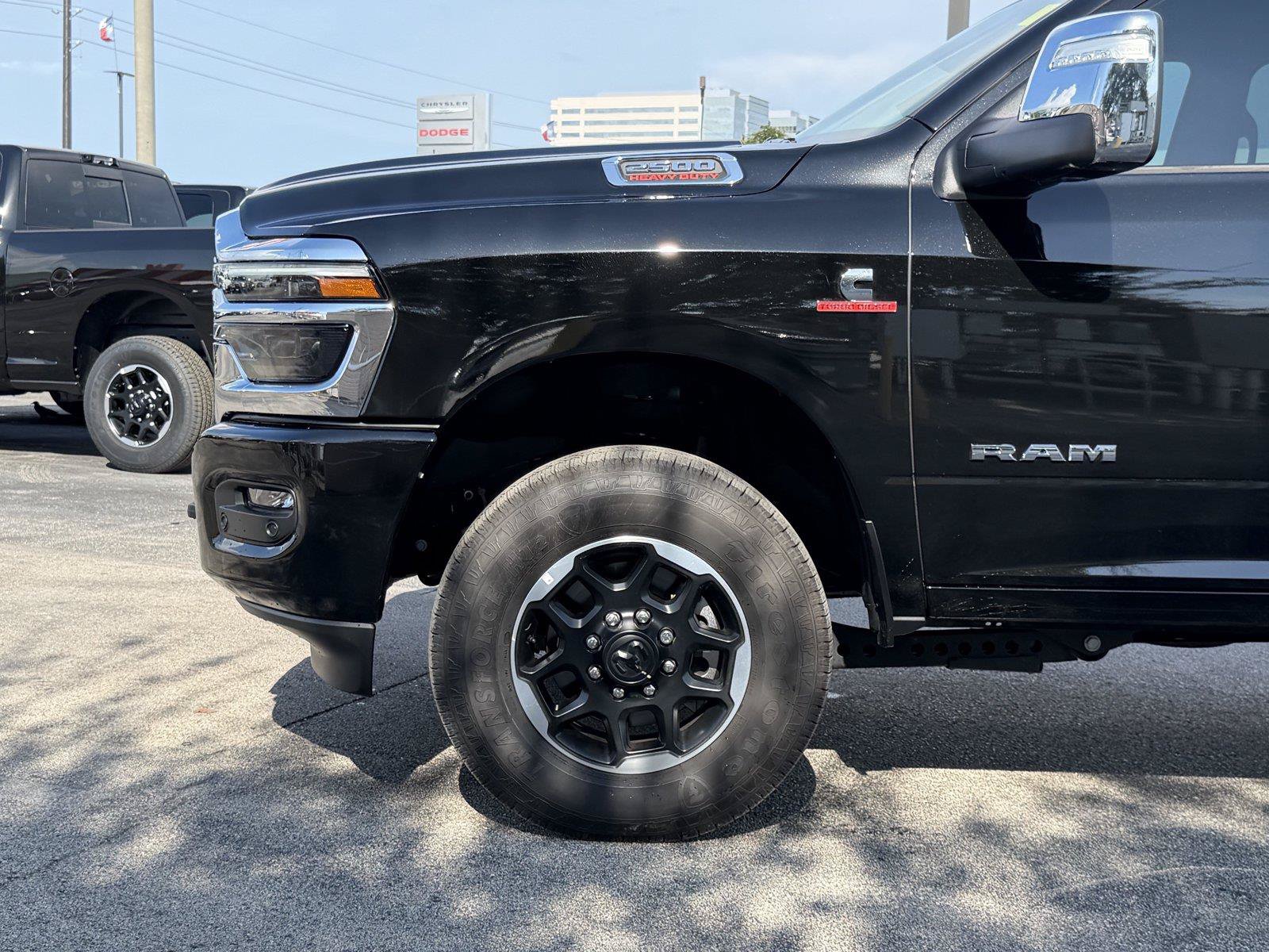 Used 2025 RAM 2500 Laramie AWD/4WD image 10