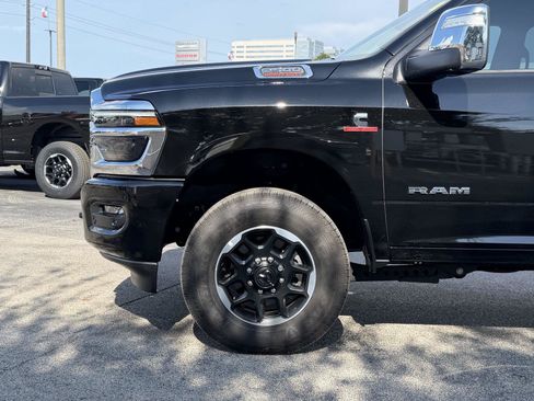 Used 2025 RAM 2500 Laramie AWD/4WD image 10