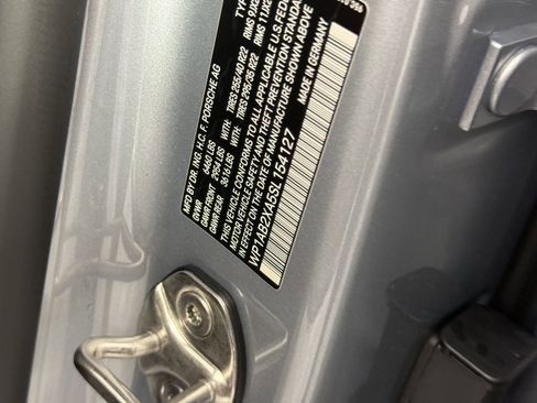 Certified 2025 Porsche Macan 4S Electric AWD/4WD image 25