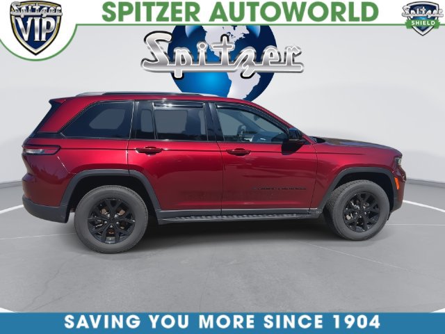 Used 2024 Jeep Grand Cherokee Altitude AWD/4WD image 4