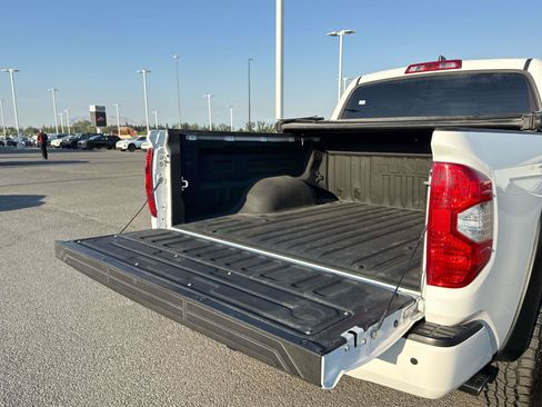 Used 2021 Toyota Tundra Limited w/ Limited Premium Package AWD/4WD image 15