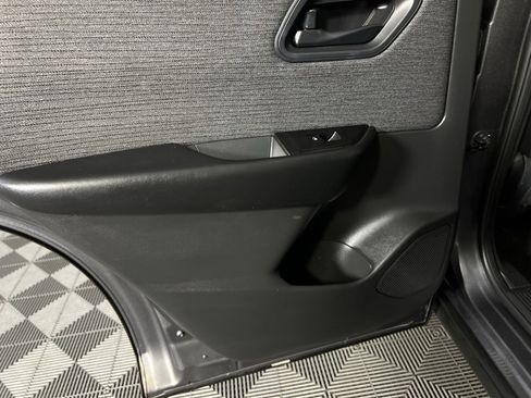 Used 2023 Nissan Rogue S image 25