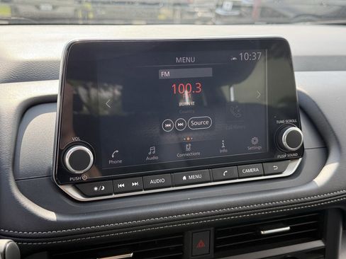 Used 2025 Nissan Rogue SV w/ SV Premium Package image 20