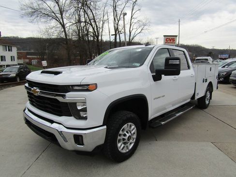 Used 2024 Chevrolet Silverado 2500 LT w/ Convenience Package image 1