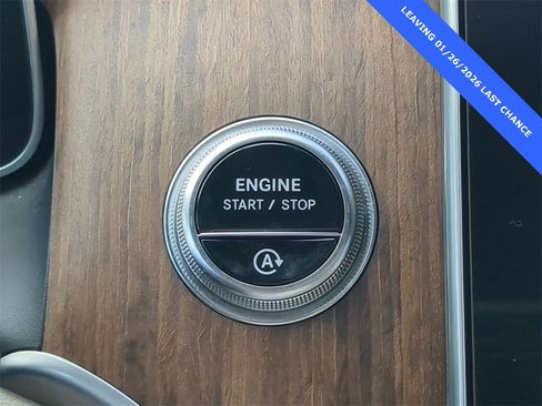 Used 2024 Mercedes-Benz GLC 300 4MATIC image 29