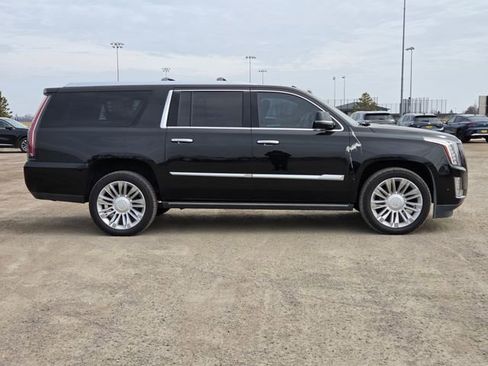 Used 2017 Cadillac Escalade ESV Platinum image 2