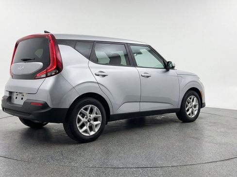 Used 2025 Kia Soul LX w/ LX Technology Package FWD image 9