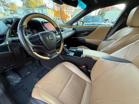 Used 2019 Lexus ES 300h w/ Luxury Package image 22