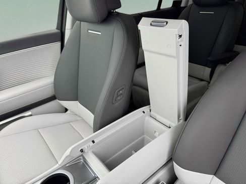 New 2026 Hyundai Ioniq 9 Limited AWD/4WD image 18
