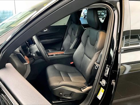 Used 2024 Volvo XC60 B5 Plus w/ Protection Package Premier image 7